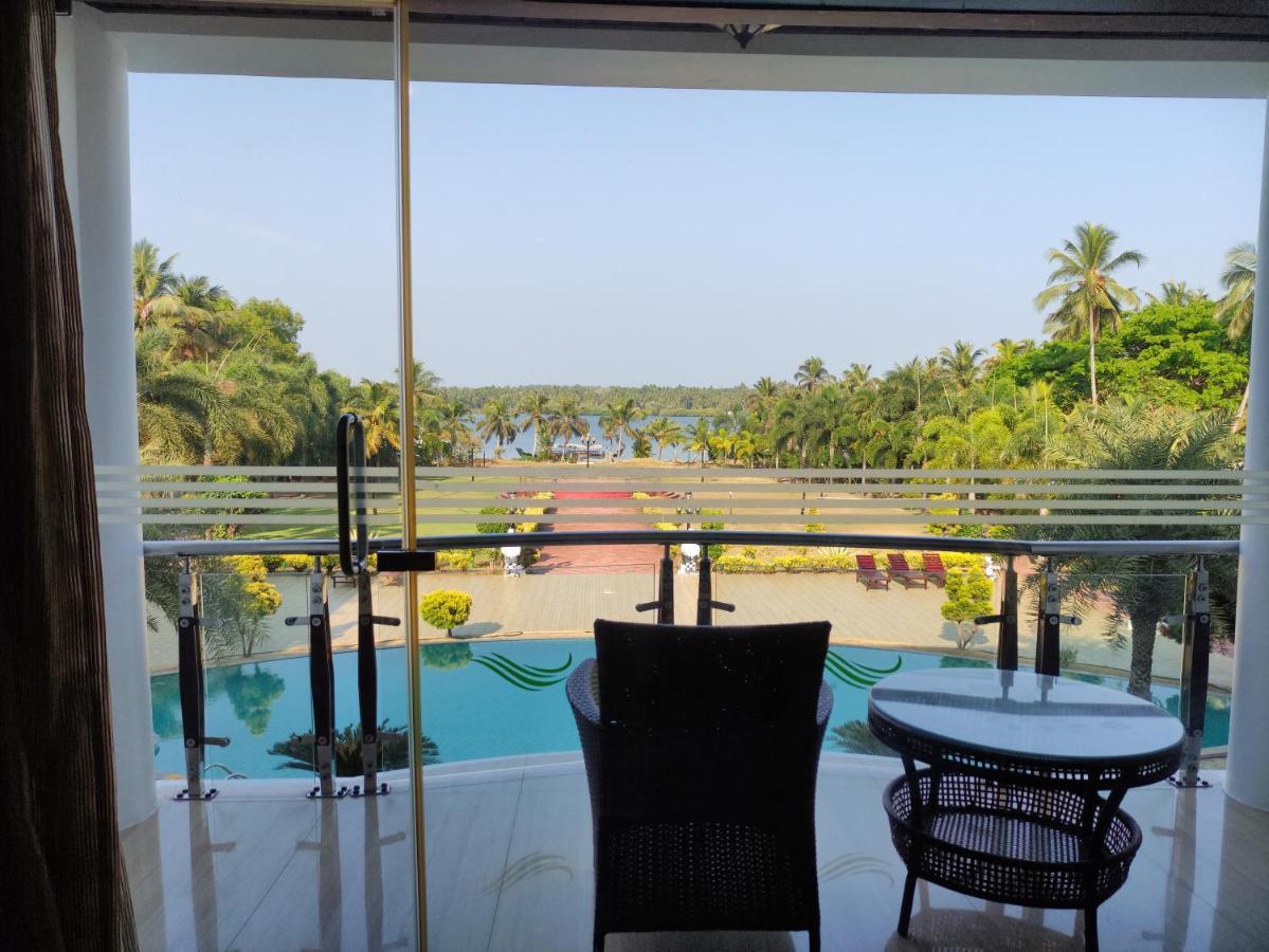 Lake Palace Trivandrum Vettutura Экстерьер фото